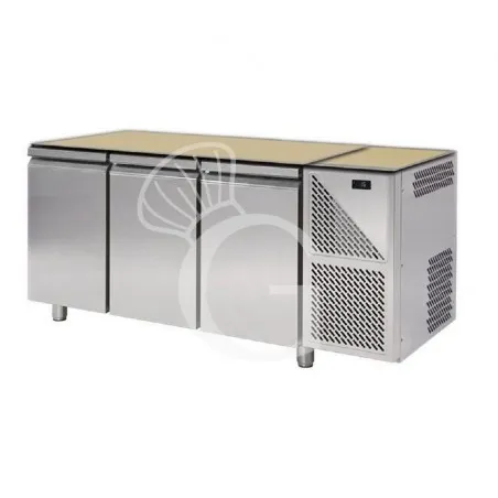 Tavolo Refrigerato 3 porte Prof. 800 mm 0°C/+10°C senza top Classe energetica A Promozione Esclusiva