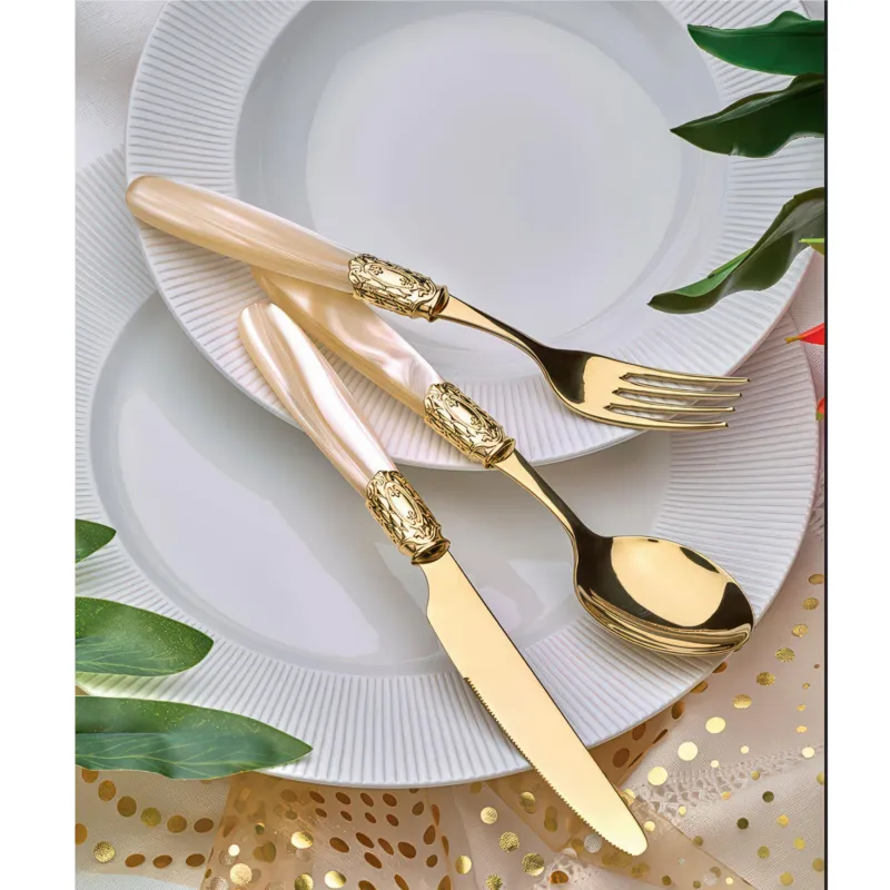 Servizio Posate VICTORIA ORO ORO 24 pezzi -6 posti tavola manico Metacrilato effetto perlato ghiera in Metallo Dorato spessore 2,5 mm Domus e Design Trasparente Economico