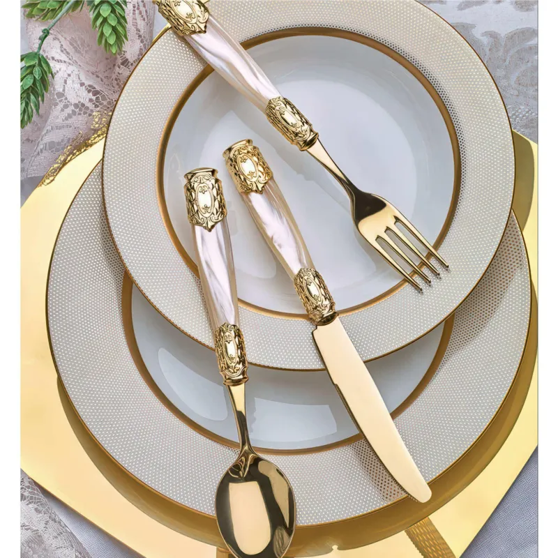 Pagamento Sicuro Servizio Posate QUEEN ORO GOLD 24 pezzi -6 posti tavola manico Metacrilato effetto perlato ghiera in Metallo Dorato spessore 2,5 mm Domus e Design bianco perlato