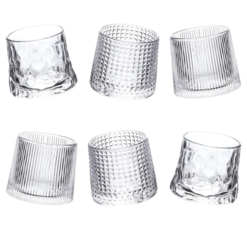 Set 6 bicchieri liquore Vintage Realizzati in vetro soda lime Decoro con superficie lavorata Base circolare basculante Capacità 175 ml Colore trasparente Misure Ø 8 x h. 8 cm VDE Tivoli 1996 Vendita Finale