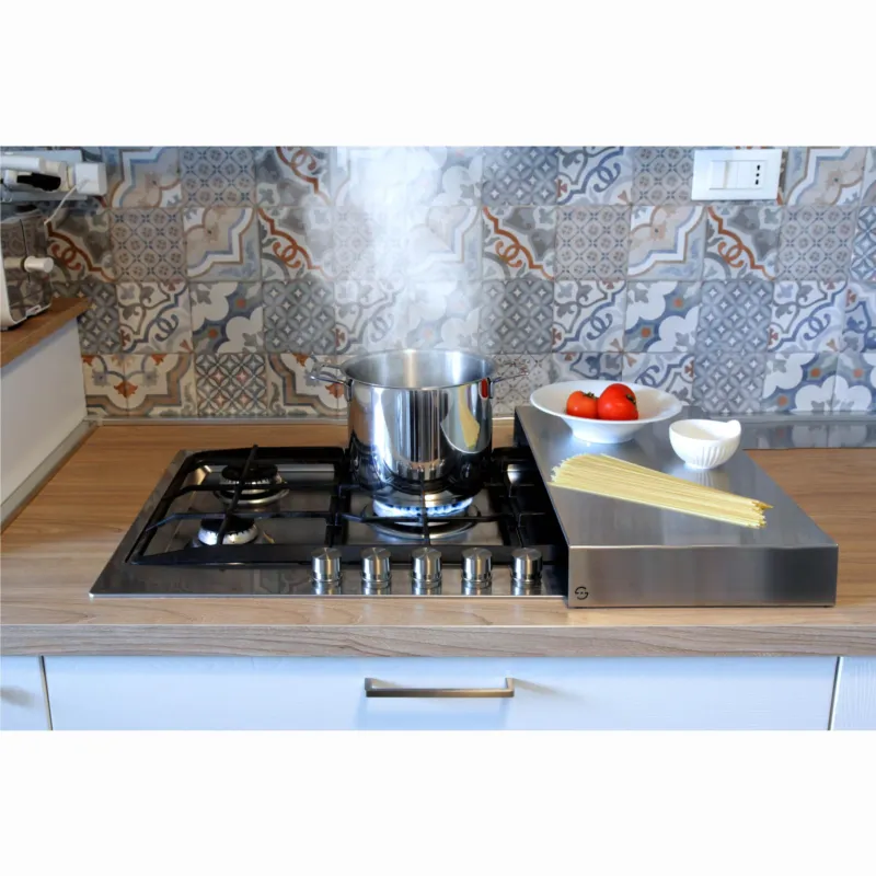 Copri Fornelli da Cucina in Acciaio Inox Dimensione 30x56,5x h 7,5 cm Scorrevole con piedini antiscivolo Lisa Plan Plus Acciaio satinato adatto per pentole calde e Come tagliere LISA SRL Di Tendenza