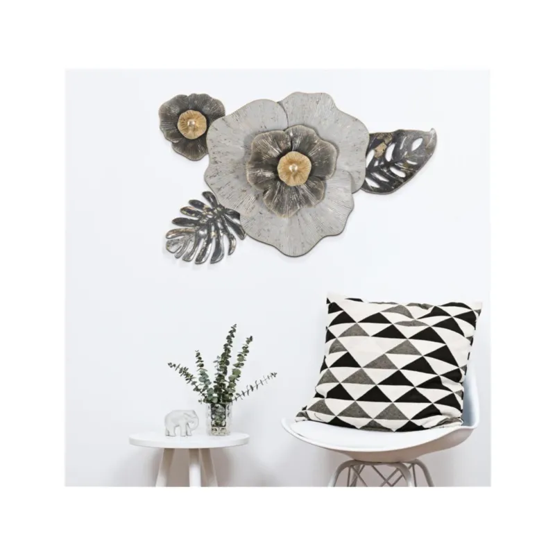 Esclusivo Pannello in metallo dal design che richiama le foglie e la natura EDY -B , in 3D sono il nuovo trend Dimensioni 74,9x7x h 47,6 cm per decorare le tue pareti Mauro Ferretti