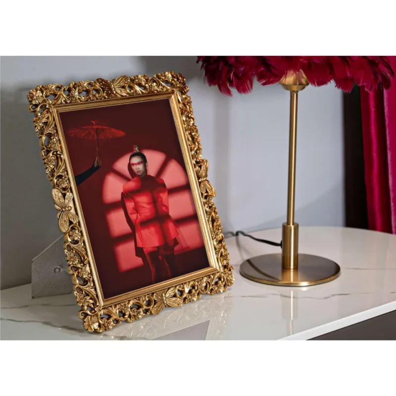 Cornice Portafoto da appoggio con cornice POLYRESIN Verticale Dimensioni 27,8x1,6xh 32.5 cm PER FOTO 20x25 cm Oro in scatola regalo Mauro Ferretti Must-Have
