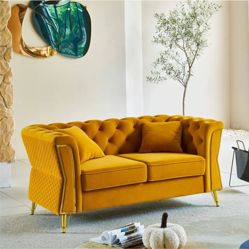 Ultima Occasione Divano due posti ocra con gambe dorate Rivestimento in Velluto Trapuntato Dimensioni 162x73xh 86 cm colore giallo senape Mauro Ferretti