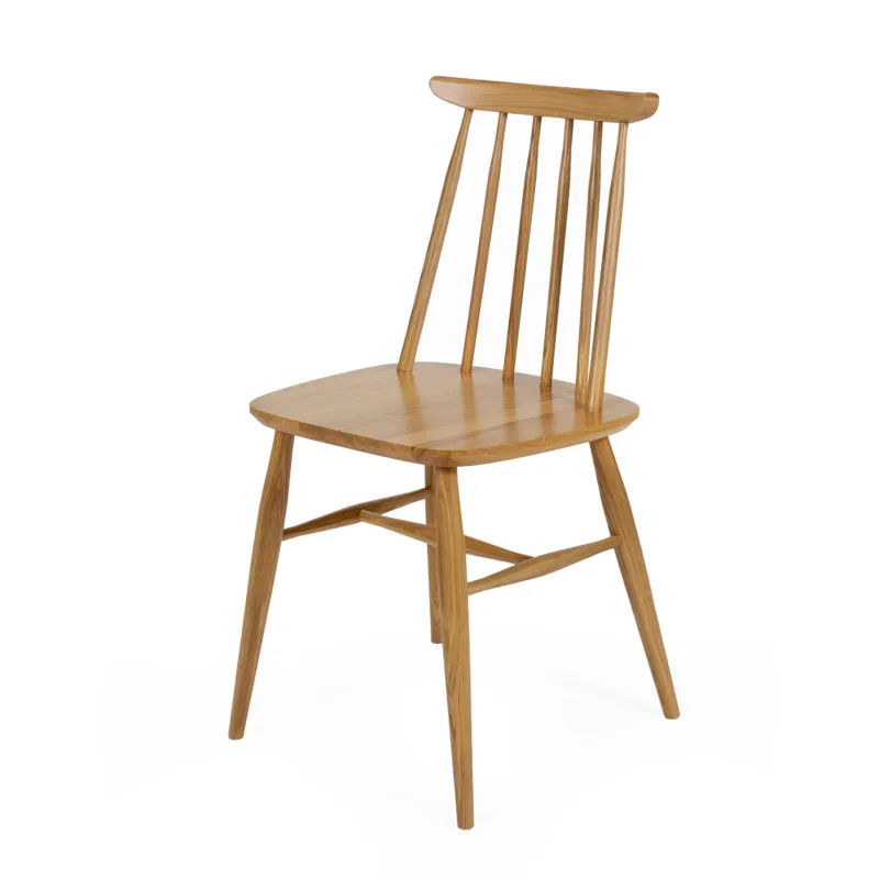 Sedia Aino Rovere in legno massiccio, dimensioni 42,5 x 45 x h81 cm, peso 4,4 Kg, finitura quercia Woodman Must-Have