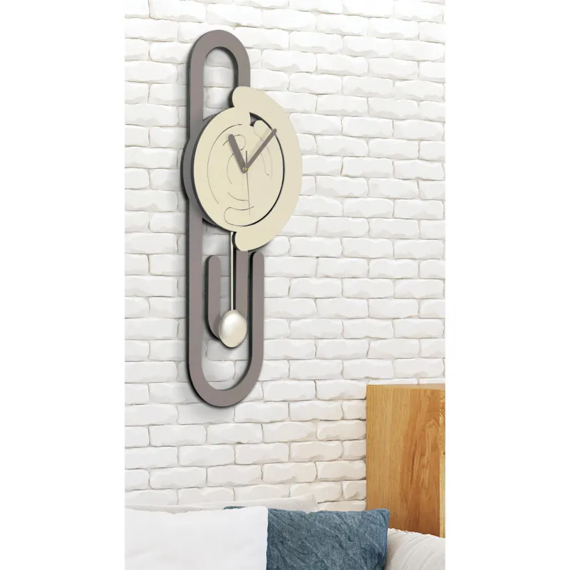 Prezzo Basso Orologio da parete a Pendolo in legno tagliato al Laser GRAFFA 14x21xh68 cm tagliato al laser in legno naturale cacao sabbia I Dettagli