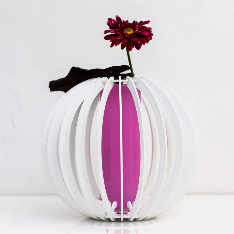 Consegna Rapida Vaso d‘arredo, portafiori in Legno SFERA 33x36 cm- tagliato al laser con vasetto in vetro interno fucsia vaso bianco I Dettagli