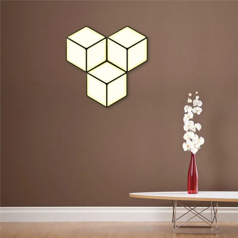 Applique da Muro a LED CUBIKA in alluminio e policarbonato 50x50xh5 cm 25 W- 1400 Lumen , effetto 3 D cubi binaco e filo nero Mimax Lighting Acquista Ora