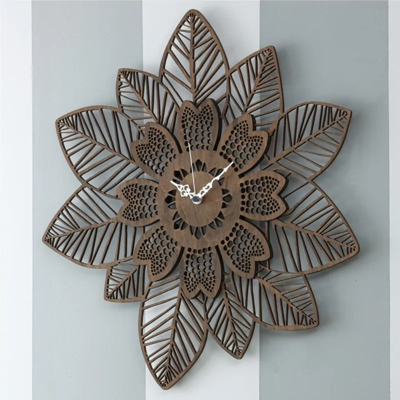 Orologio da parete in legno foglie e fiori tagliati a laser 55x55x5 cm in legno colore wengè I Dettagli Spedizione Espresso