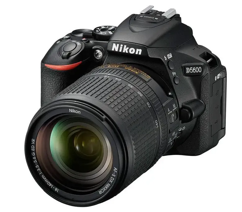Nikon D5600 + AF-S DX 18-140mm G ED VR Kit fotocamere SLR 24,2 MP CMOS 6000 x 4000 Pixel Nero Prezzo Di Fabbrica