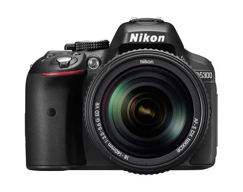 Nikon D5300 + Nikkor 18-105 VR + SD 8GB Lexar Premium 200x Kit fotocamere SLR 24,2 MP CMOS 6000 x 4000 Pixel Nero Sconto